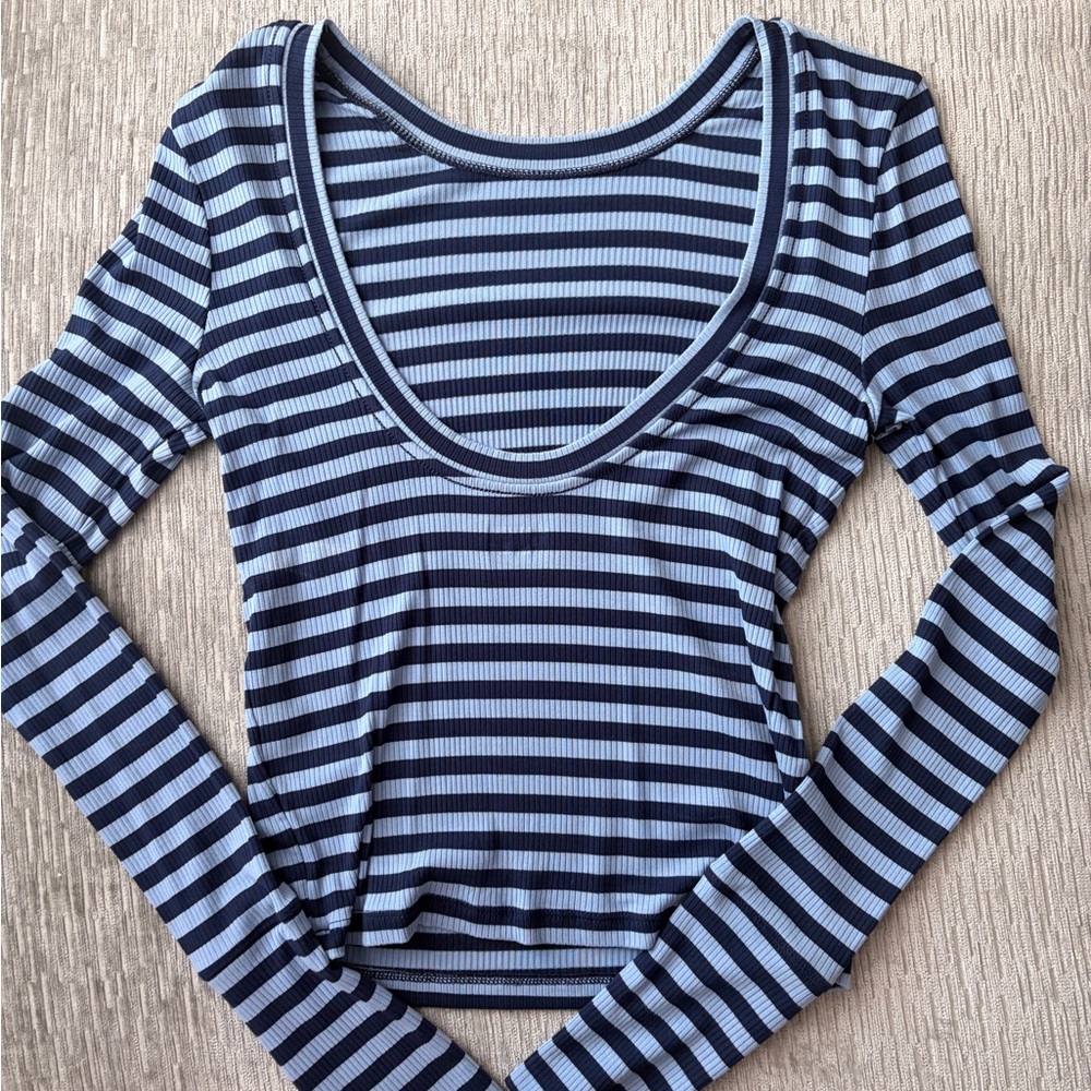 Chic Navy Striped Long Sleeve Top